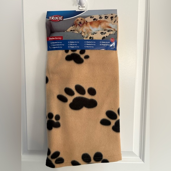 NWT- Trixie “Barney” paw print fleece blanket - Picture 1 of 4